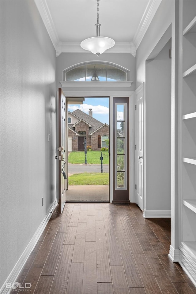 entryway featuring ornamental molding