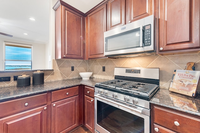 kitchen featuring backsplash, stainless steel appliances, ceiling fan, sink, and dark hardwood / wood-style floors