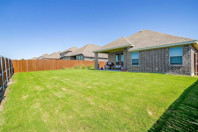 view of yard featuring a patio area