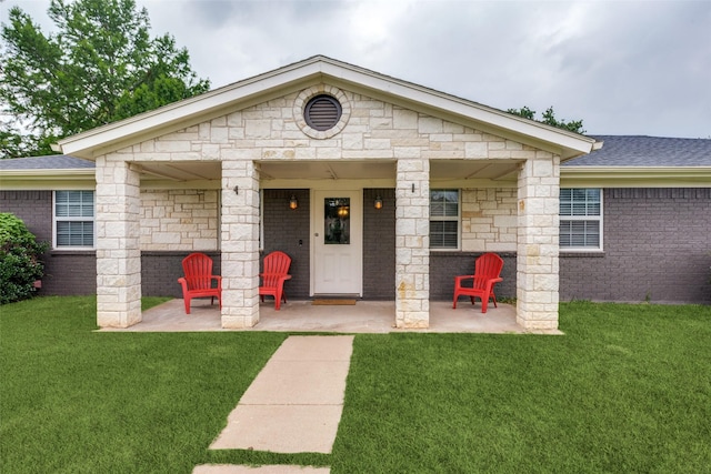 view of front of property featuring a front lawn and a patio area