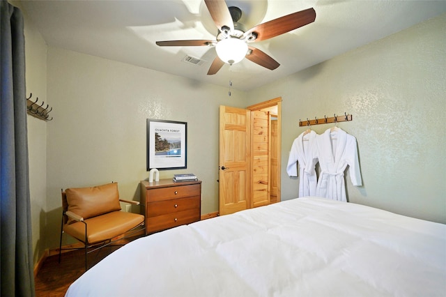 bedroom featuring ceiling fan