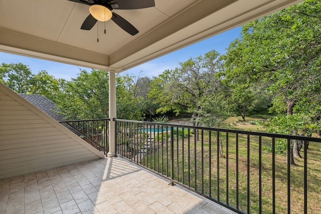 balcony featuring ceiling fan