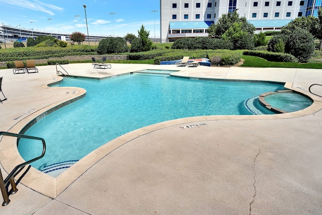 view of swimming pool featuring a patio