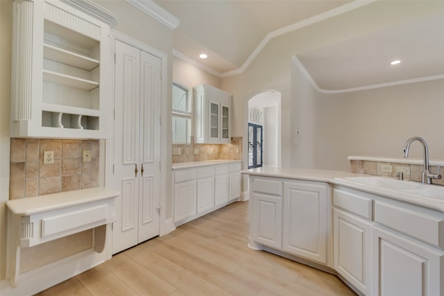 unfurnished living room with ceiling fan, crown molding, and light hardwood / wood-style flooring