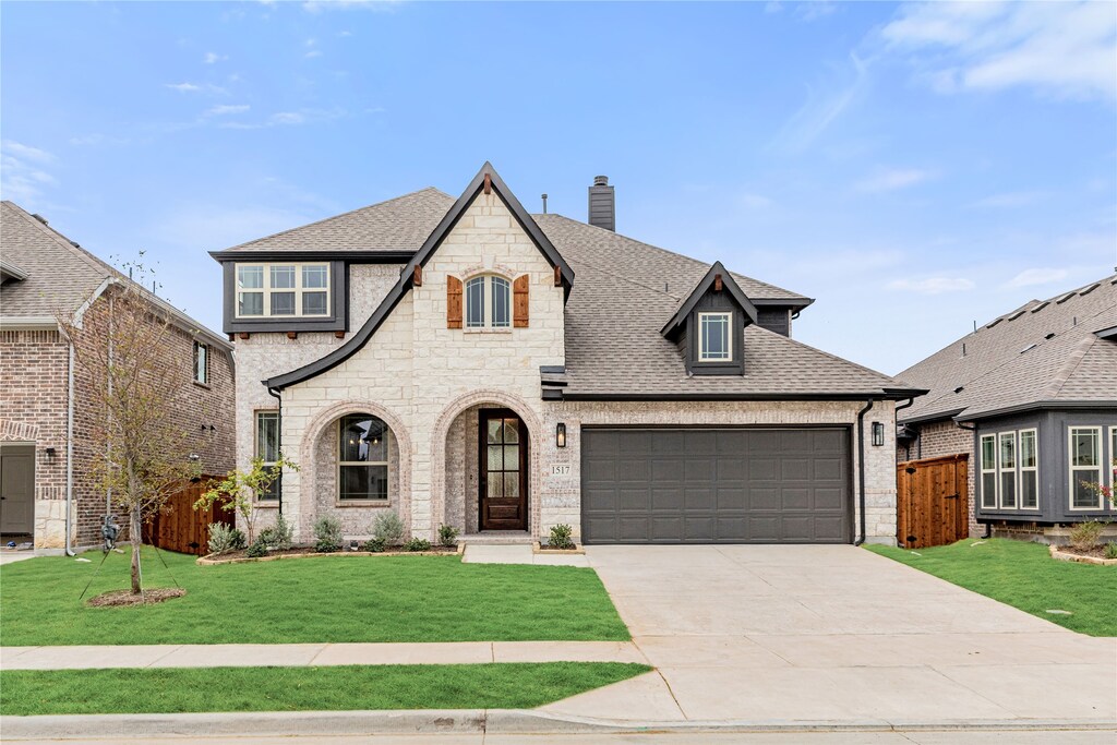 view of front of house with a front yard