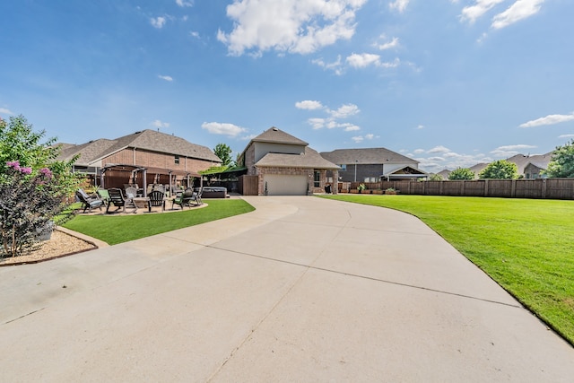 view of front of property featuring a patio area and a front yard