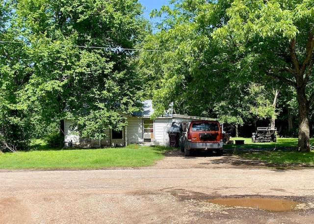 view of front of property with a front lawn