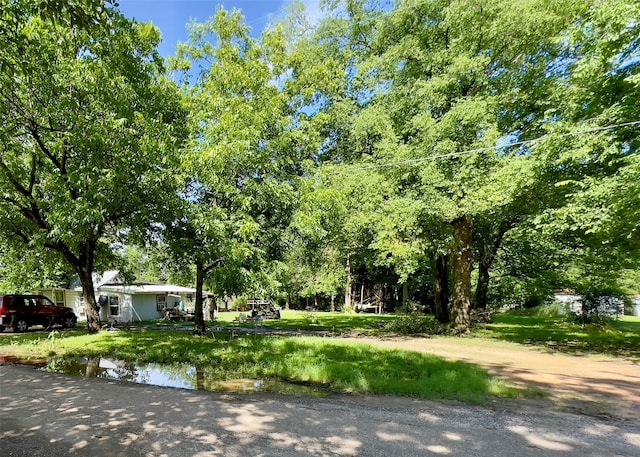 view of yard featuring a water view