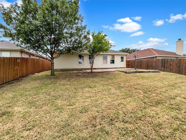 view of yard featuring a patio area