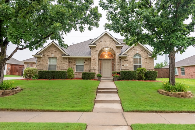 view of front of house featuring a front yard