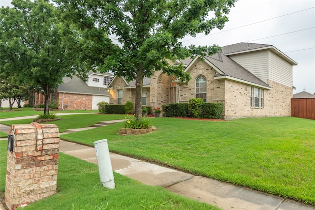 view of front facade featuring a front yard