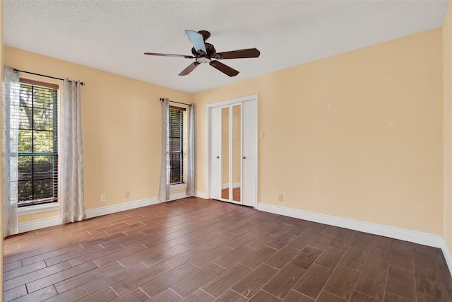 unfurnished room with ceiling fan and a textured ceiling