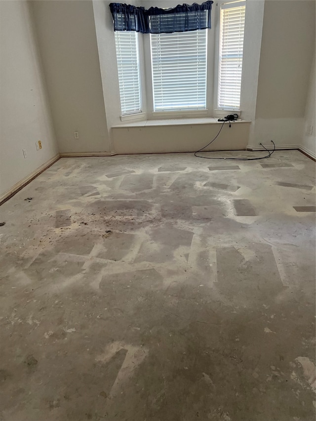 empty room featuring concrete flooring