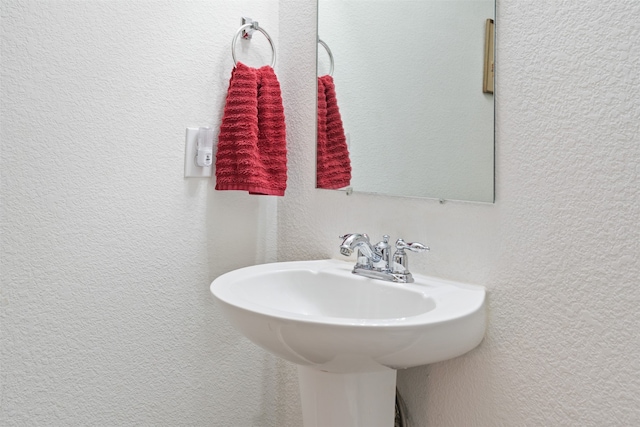 bathroom featuring sink