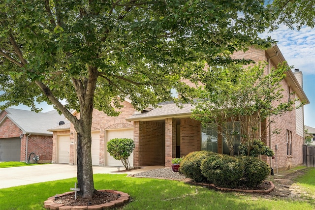 view of front of home featuring a front lawn and a garage