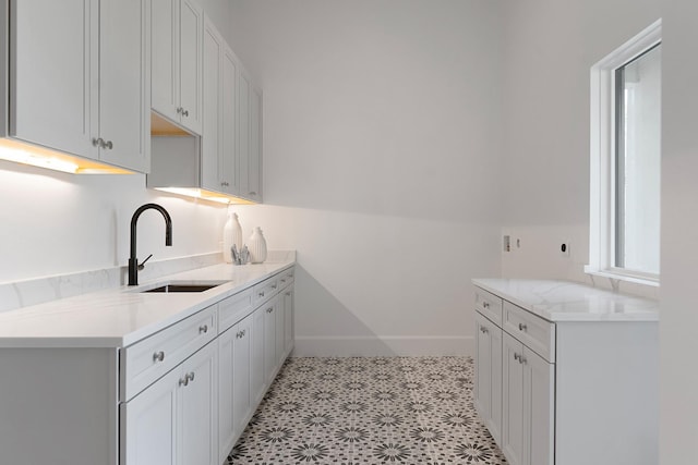 455 Sun Vly, Mabank, TX 75147 - kitchen featuring a sink, light countertops, and baseboards