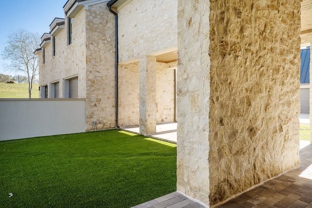 view of yard with a patio area