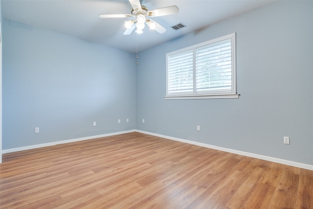 empty room featuring light wood-type flooring and ceiling fan