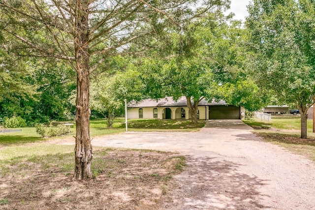 view of front of house featuring a front yard