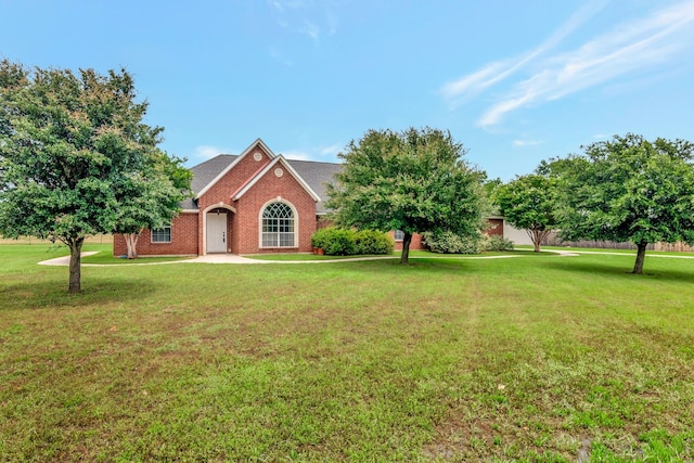 view of front of property with a front yard