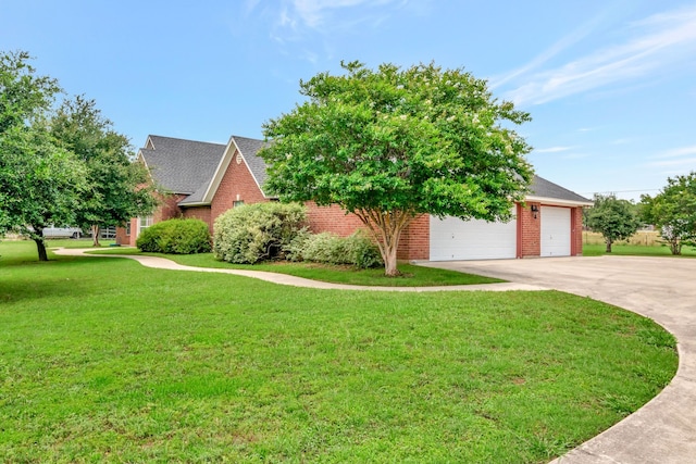 view of front facade with a garage and a front yard