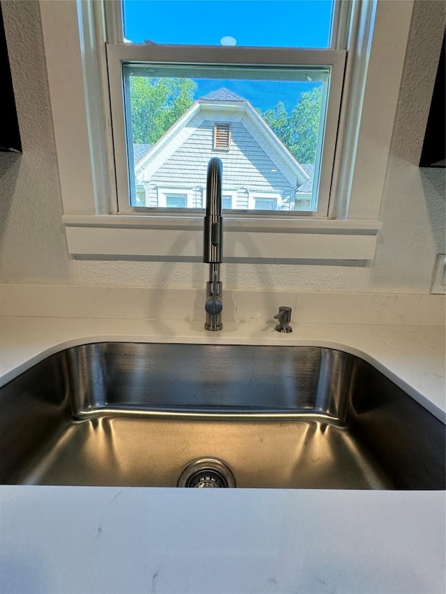 room details featuring a sink