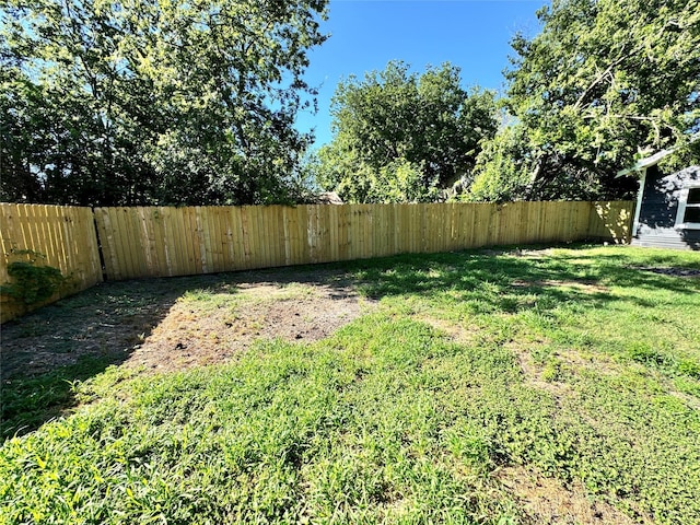 view of yard featuring a fenced backyard