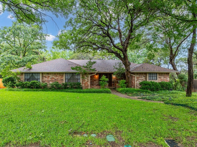 single story home featuring a front yard