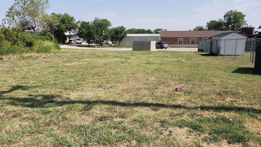 201 E Main St, Grandview, TX 76050