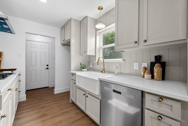 kitchen featuring sink, pendant lighting, black gas cooktop, light hardwood / wood-style flooring, and dishwasher