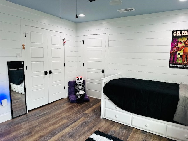 bedroom featuring dark wood-type flooring and a closet