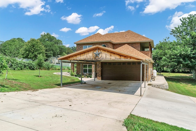 view of front of home featuring a front lawn and a garage