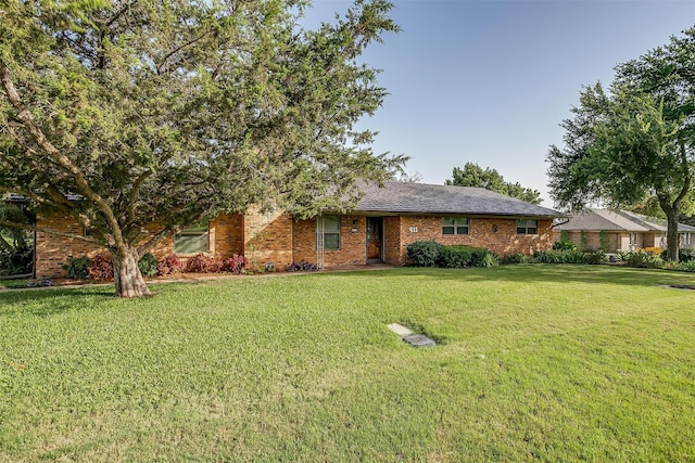 view of front of property with a front yard