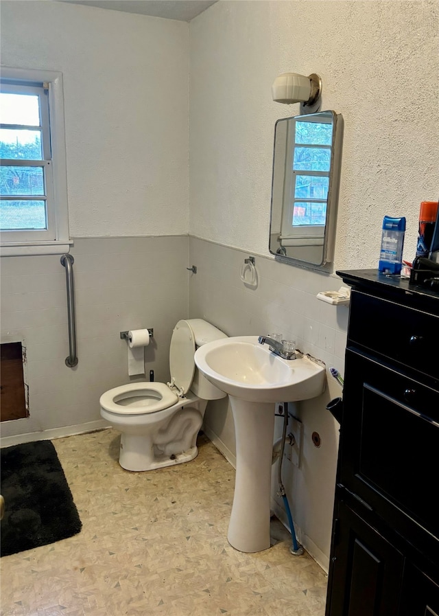 bathroom featuring toilet