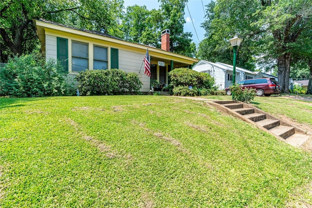 ranch-style home featuring a front lawn