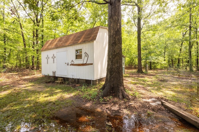 view of outbuilding