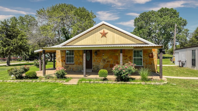 bungalow-style home featuring a front yard