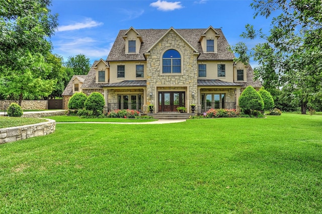 view of front of house featuring a front lawn