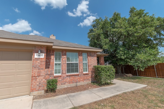 view of front of property featuring a front yard and a garage