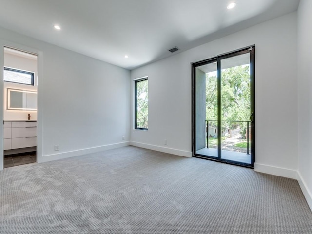 unfurnished room featuring carpet floors