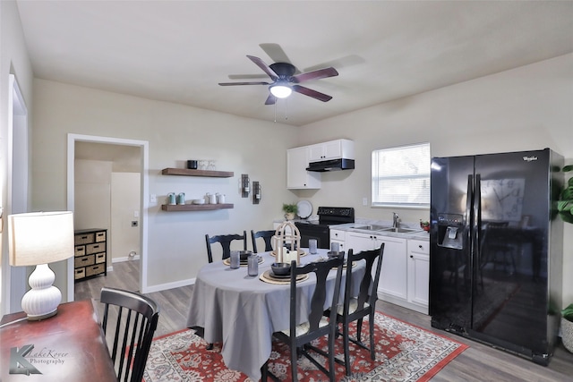 dining room with sink, light wood-type flooring, and ceiling fan