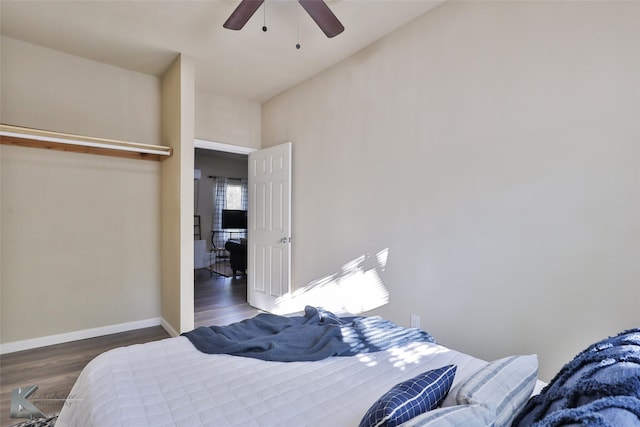 bedroom featuring dark wood-type flooring and ceiling fan