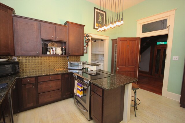 968 Mounce Rd, Grand Cane, LA 71032 - kitchen with electric stove, backsplash, washing machine and dryer, and light wood-type flooring