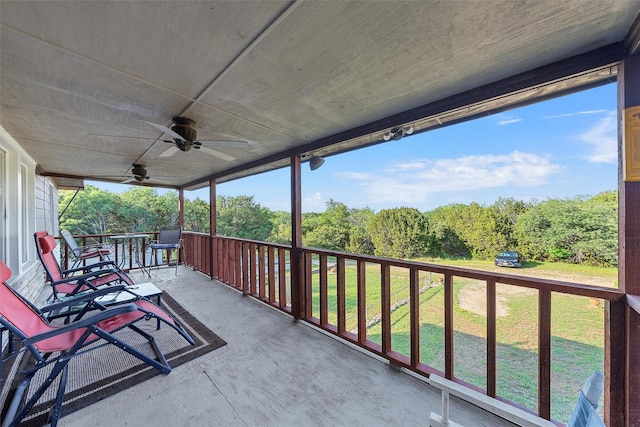 balcony featuring ceiling fan