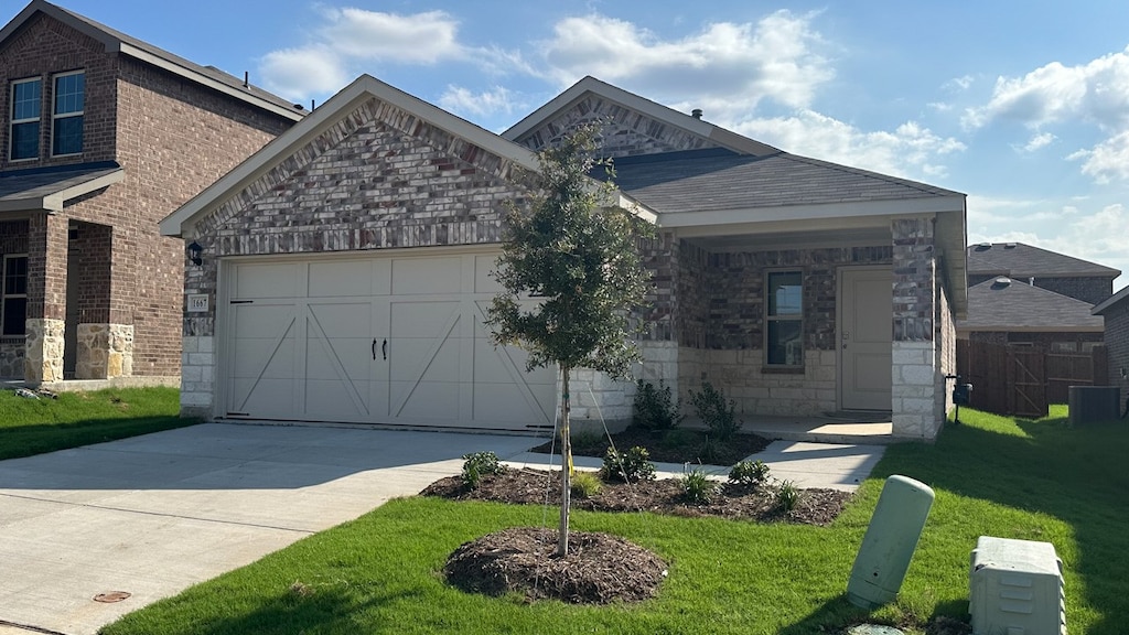 view of front of house featuring a front yard and a garage