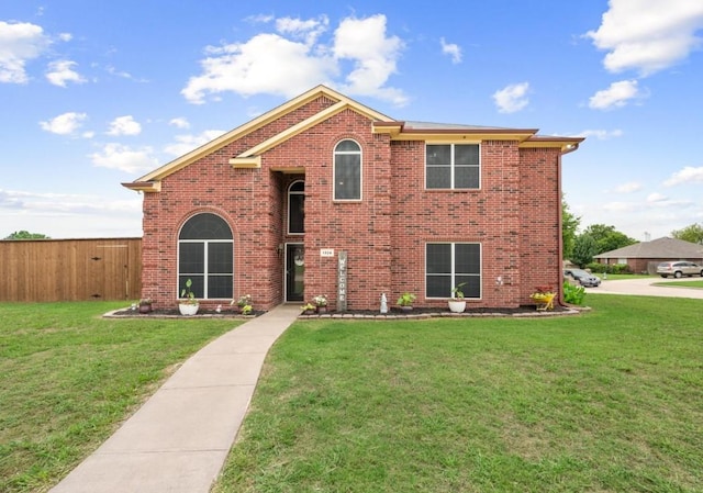 view of front of property featuring a front yard