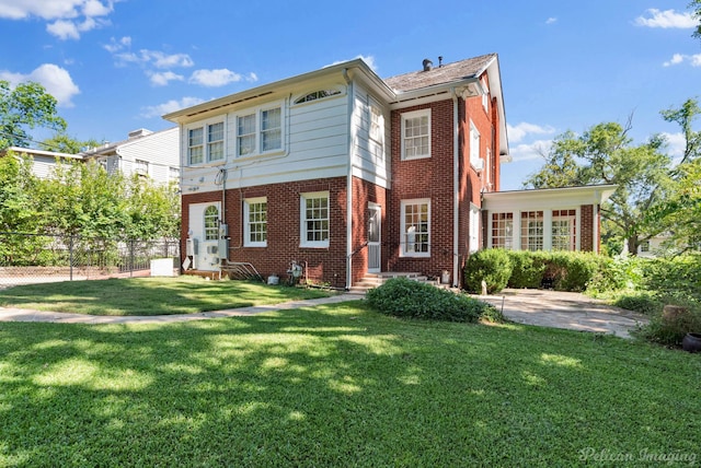 view of front of house featuring a front yard