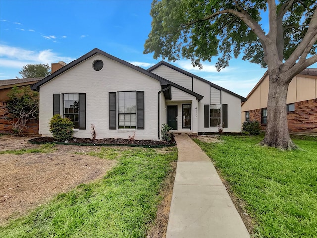 view of front of house with a front lawn