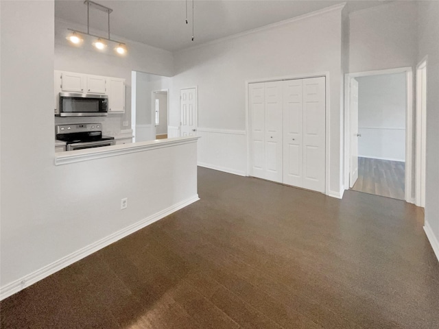 kitchen featuring pendant lighting, appliances with stainless steel finishes, white cabinetry, kitchen peninsula, and ornamental molding