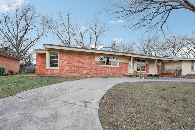 ranch-style house featuring a porch and a front yard